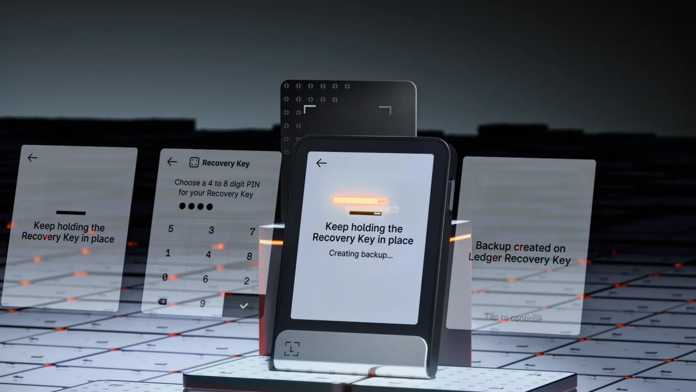 תמונה של מפתח שחזור Ledger בשימוש עם חותם Ledger Flex בעת יצירת גיבוי של משפט הבסיס.